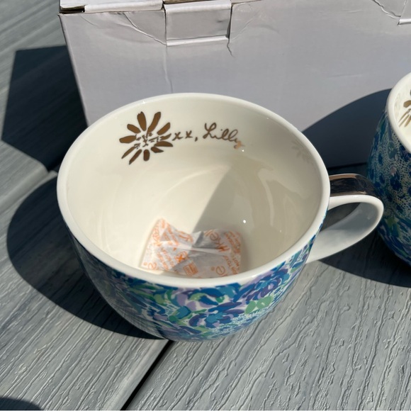 Lilly Pulitzer set of 2 Ceramic Mugs - Picture 2 of 5